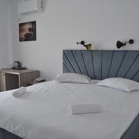 Hotel Maya Horezu Buitenkant foto