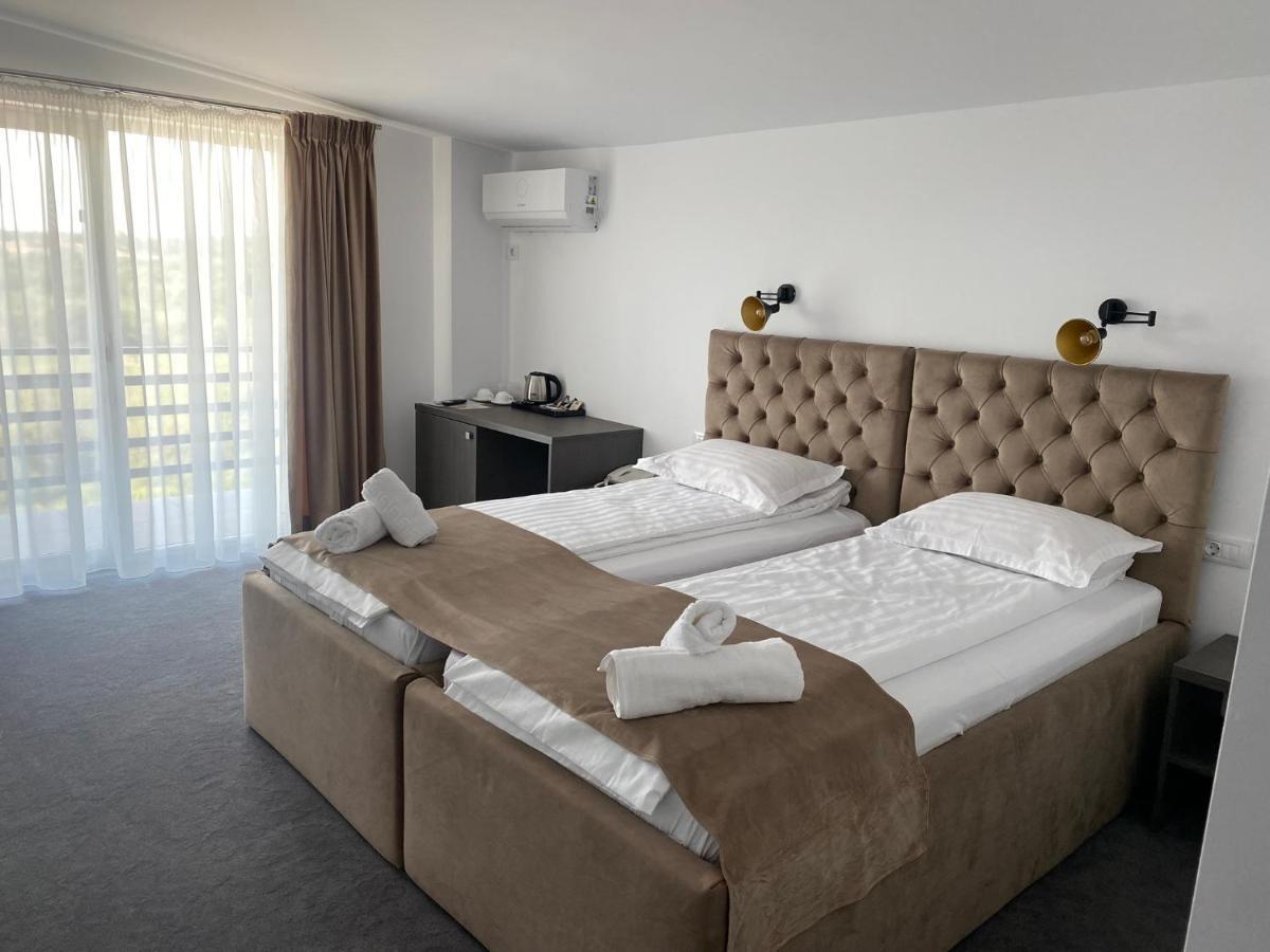 Hotel Maya Horezu Buitenkant foto