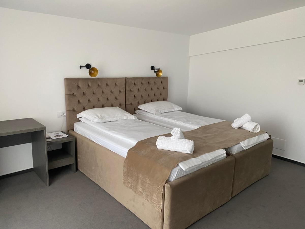 Hotel Maya Horezu Buitenkant foto
