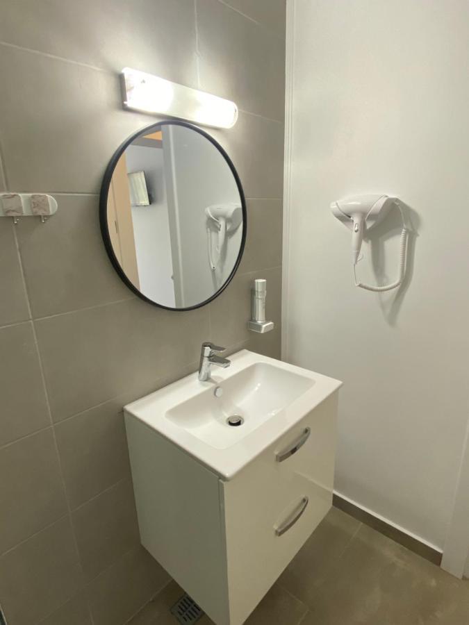 Hotel Maya Horezu Buitenkant foto