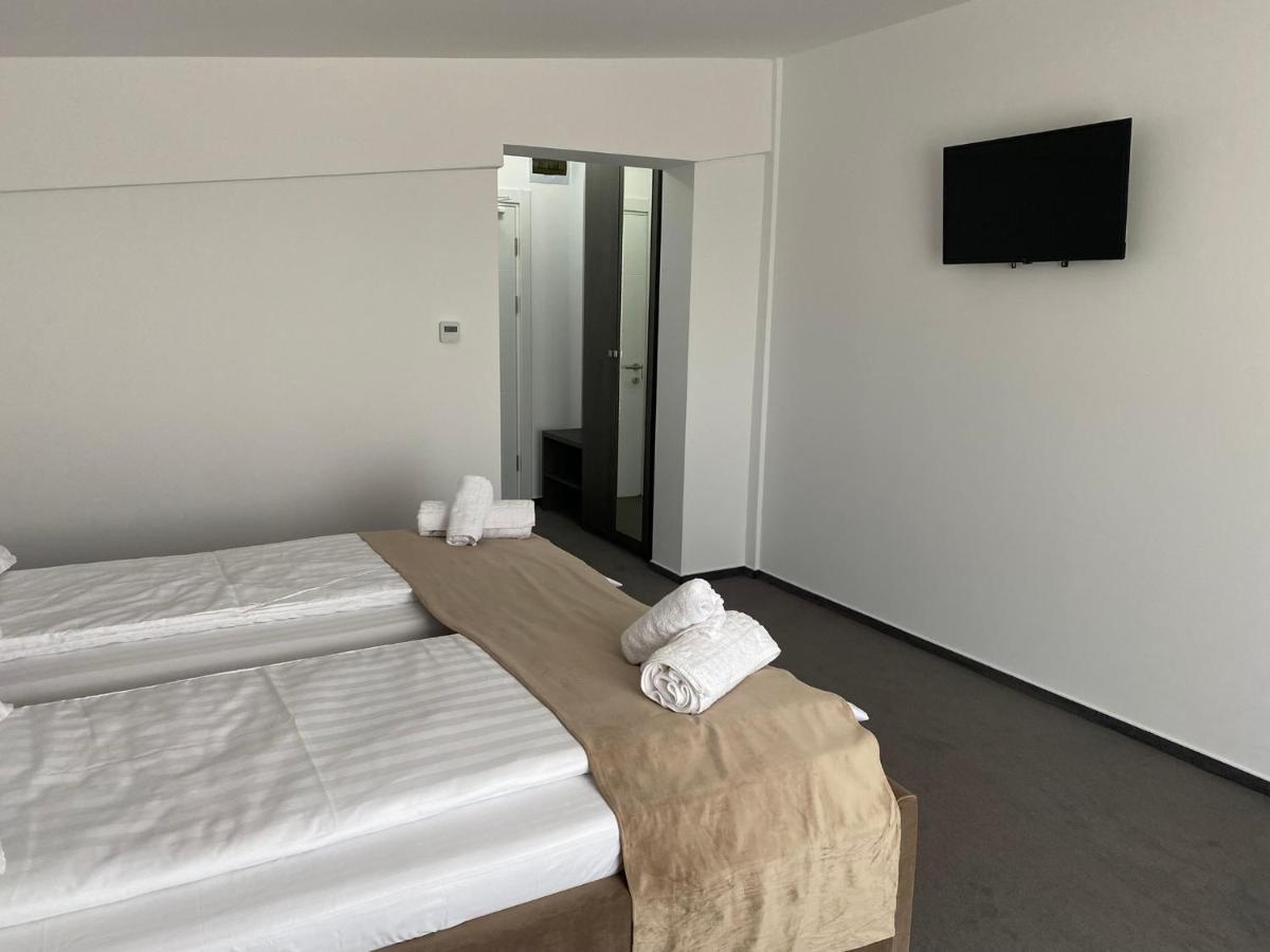 Hotel Maya Horezu Buitenkant foto